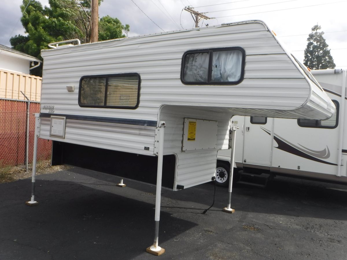 1998 Lance Cab Over Camper 8' 6" Lance Light For Sale By Owner at