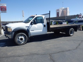 2007 Ford F550 Super Duty Regular Cab & Chassis 141in W.B. 2