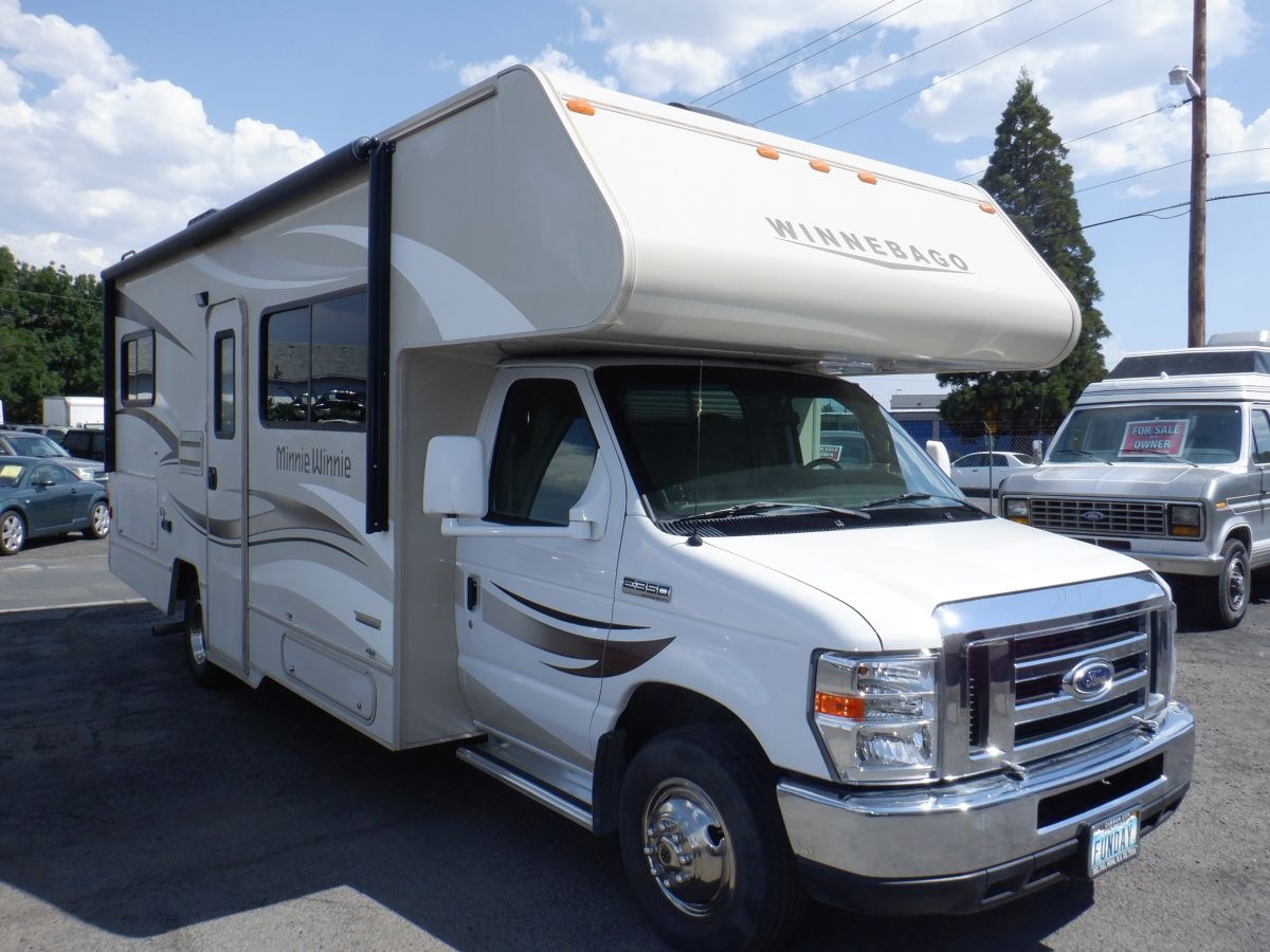 2015 Winnebago Minnie Winnie 25' Class "C" For Sale By Owner at